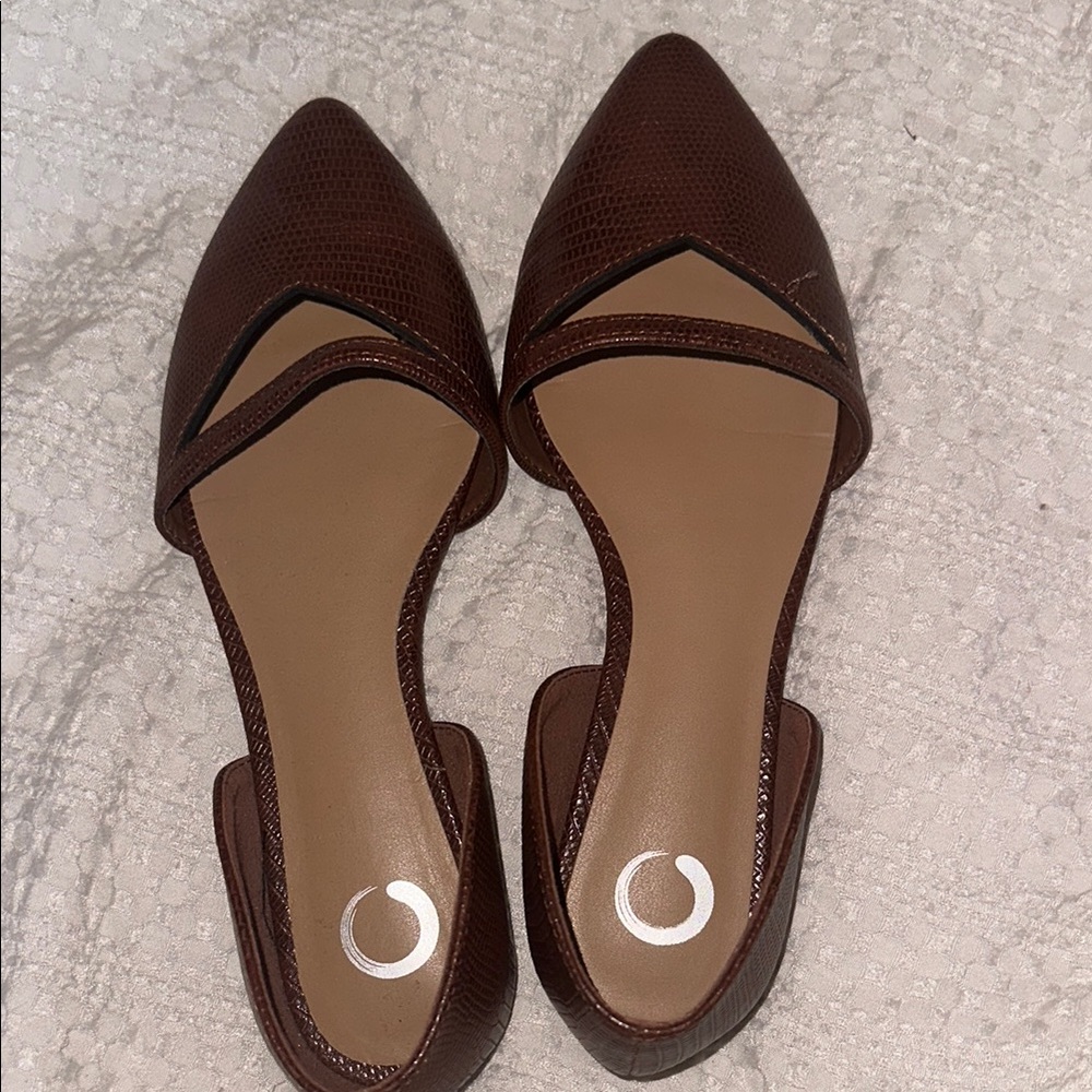 Chic Brown Textured Flats